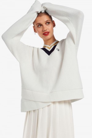 White Fred Perry Tipped V-Neck Jumper Women's Knitwear | SG1112CTVE